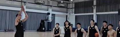 保利体育登录入口-杨瀚森回国就开练，自评NBA菜鸟赛季：给打四五十分